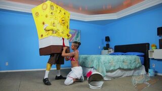Skin Diamond - Spongeknob Squarenuts Part 1 [Cosplay, Latina, Skinny, Small tits, Blowjob, Handjob, Cumshot]