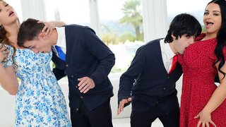 [MomSwap] Payton Preslee, Skylar Snow - Swag Swap